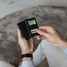 Cargar imagen en el visor de la galería, Billetera de cuero magsafe