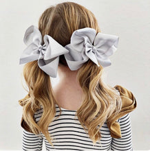 Cargar imagen en el visor de la galería, Moña de tela grande 6plg Varios colores