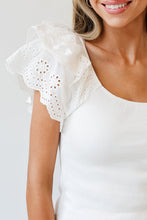 Cargar imagen en el visor de la galería, Blusa blanca manga vuelos M

