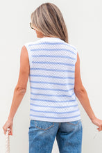 Cargar imagen en el visor de la galería, Chaleco tejido rayas celeste S
