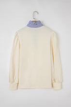 Cargar imagen en el visor de la galería, Blusa beige cuello con rayas azul en V, Small
