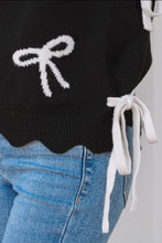 Cargar imagen en el visor de la galería, Blusa negra con moñitas S

