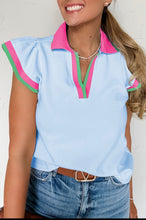 Cargar imagen en el visor de la galería, Blusa celeste cuello V rosado M
