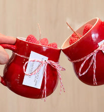 Cargar imagen en el visor de la galería, Taza roja shake fresitas
