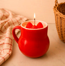 Cargar imagen en el visor de la galería, Taza roja shake fresitas
