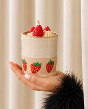 Cargar imagen en el visor de la galería, Tazas fresas pintadas con fresas
