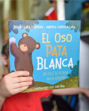 Cargar imagen en el visor de la galería, El Oso Pata Blanca
