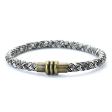 Cargar imagen en el visor de la galería, Pulsera cuero trenza cierre dorado
