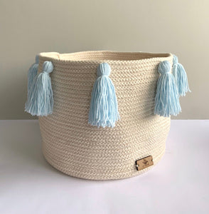 Cesta grande con pompones 29x26 cms