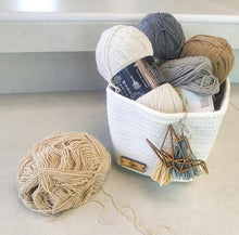 Cargar imagen en el visor de la galería, Cesta cuadrada mediana 16x16 cms
