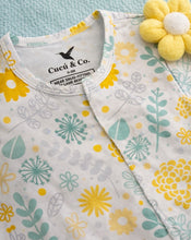 Cargar imagen en el visor de la galería, Pijama bambú magnética flores amarillas 3-6m
