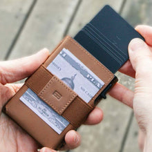 Cargar imagen en el visor de la galería, Billetera de cuero ID
