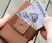 Cargar imagen en el visor de la galería, Billetera de cuero ID
