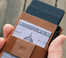 Cargar imagen en el visor de la galería, Billetera de cuero ID

