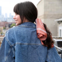 Cargar imagen en el visor de la galería, Bufandas seda
