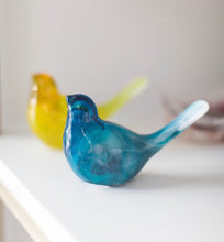 Cargar imagen en el visor de la galería, Pajarito de resina grande
