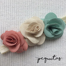 Cargar imagen en el visor de la galería, Headband flores triples tela
