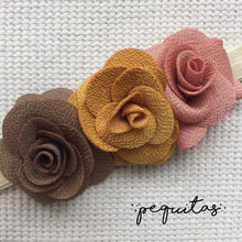Cargar imagen en el visor de la galería, Headband flores triples tela

