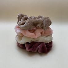 Cargar imagen en el visor de la galería, French Scrunchies
