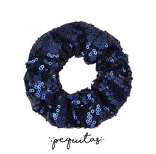 Cargar imagen en el visor de la galería, French Scrunchies con perlas
