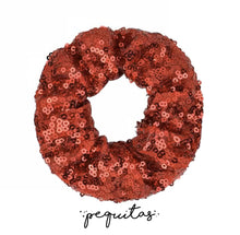 Cargar imagen en el visor de la galería, French Scrunchies con perlas
