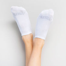 Cargar imagen en el visor de la galería, Tishas Plain White Invisibles S-M
