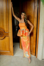 Cargar imagen en el visor de la galería, Vestido Andromeda strapless naranja L
