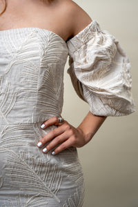 Vestido Creme beige corto con hojas y mangas abombadas L