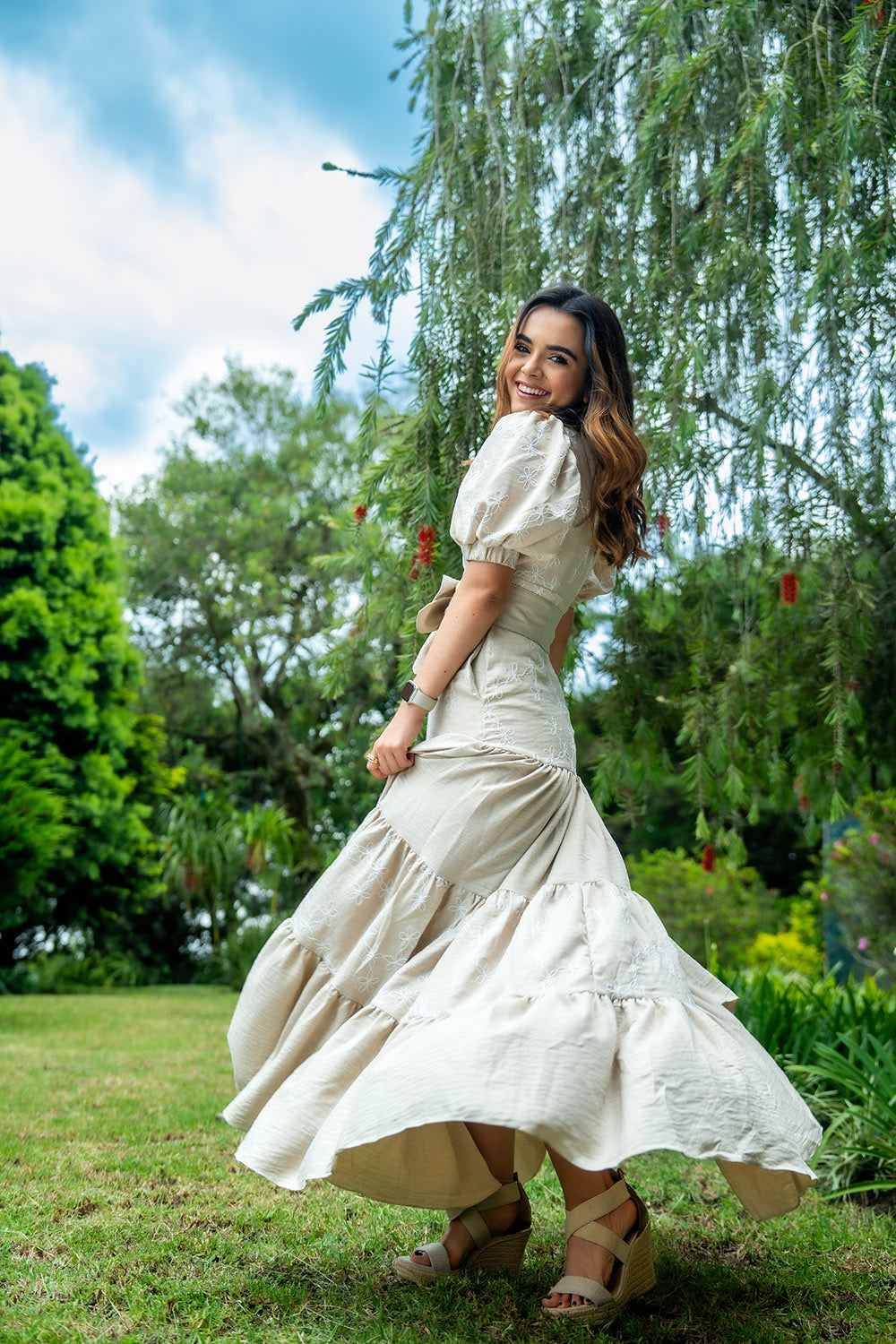 Vestido Haiti beige cinturón y flores blancas XXL