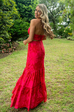 Cargar imagen en el visor de la galería, Vestido Memphis rojo con rosado elástico en espalda S
