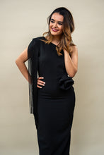 Cargar imagen en el visor de la galería, Vestido Noir negro con flecos en hombro y flor en cintura M
