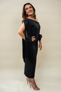Vestido Noir negro con flecos en hombro y flor en cintura M